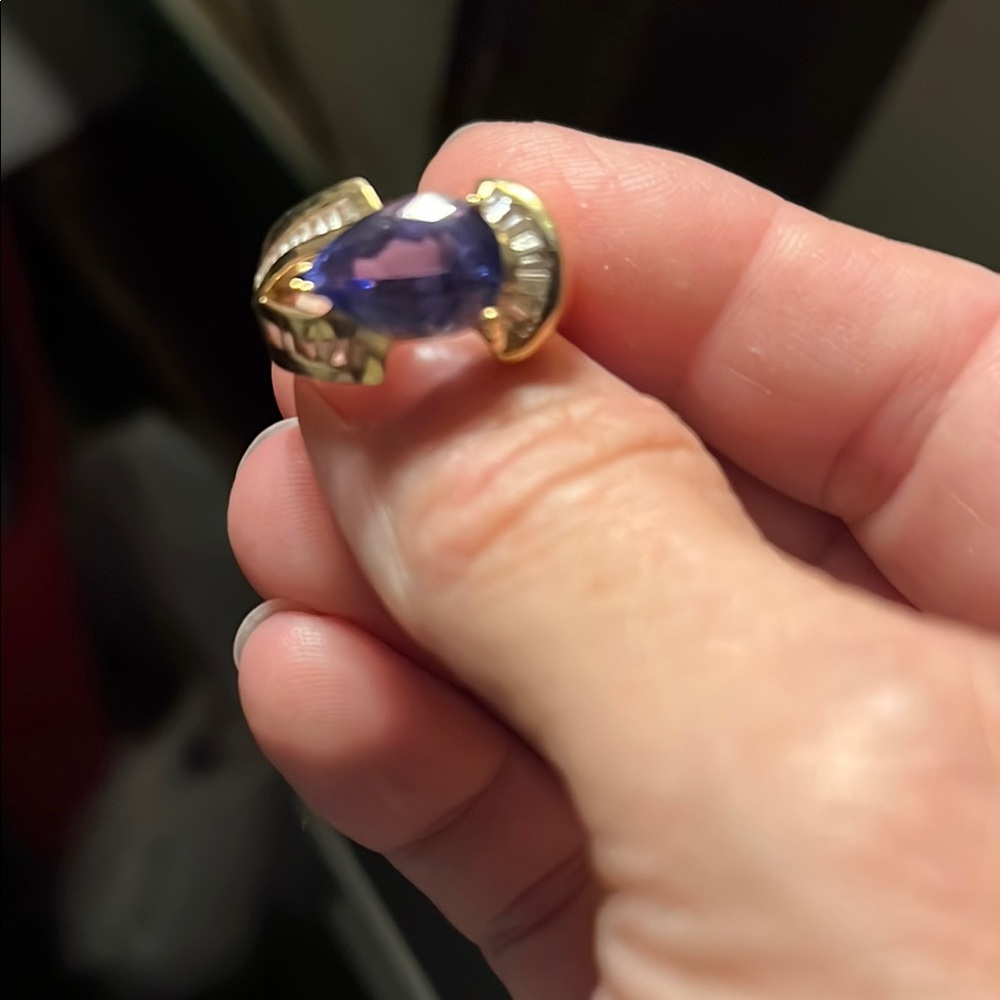 Elegant 14k Gold and Tanzanite Women's Ring